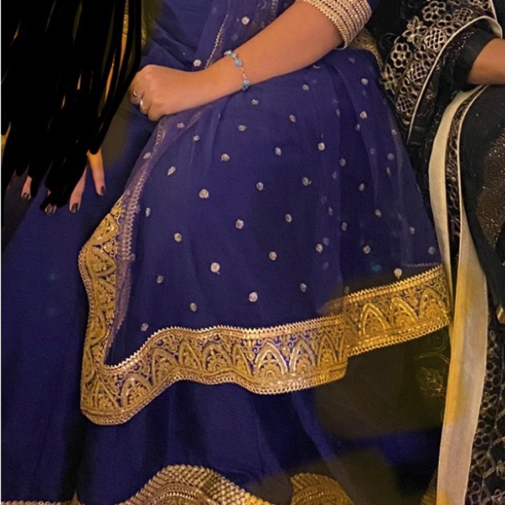 Elegant Blue and Gold Embellished Gafa